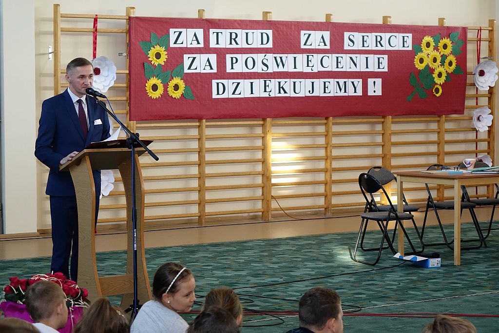 Nagrody dla nauczycieli z okazji Dnia Edukacji Narodowej - zdjęcie 1