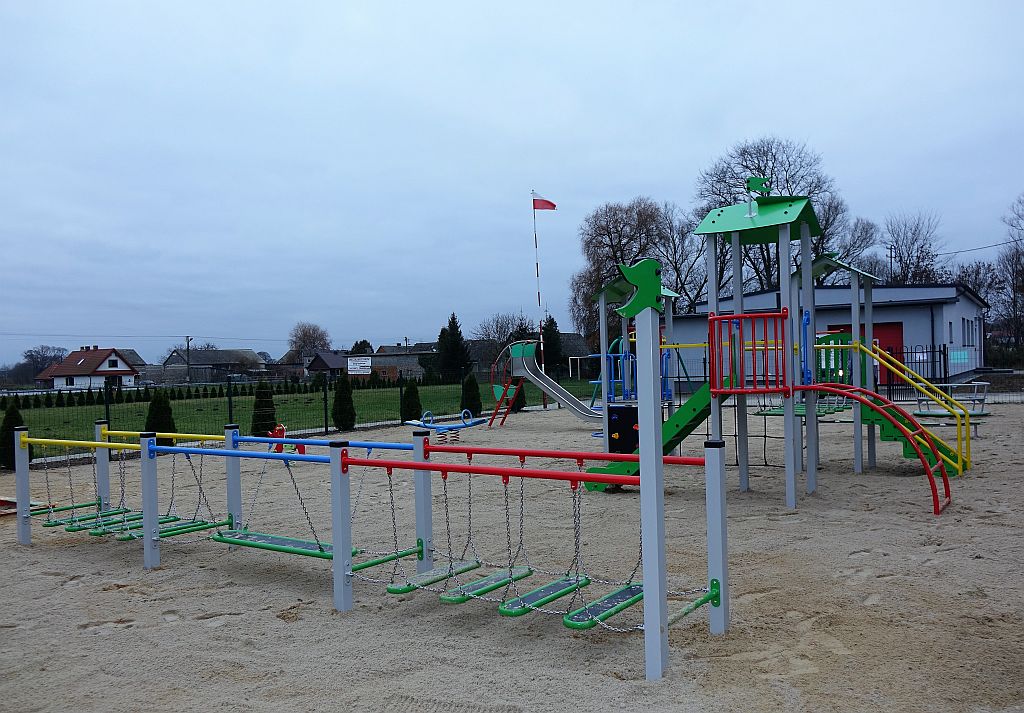 Plac zabaw w Lądku