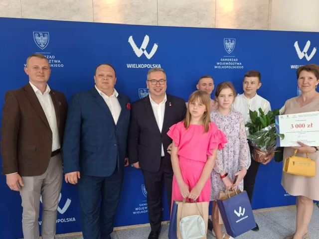 Uczniowie SSP w Lipicach z wyróżnieniem - zdjęcie 1