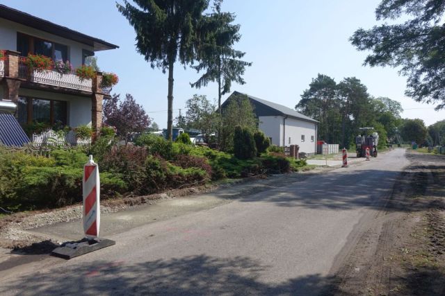 Trwa remont drogi gminnej nr G489038P w m. Stare Grądy - zdjęcie 3