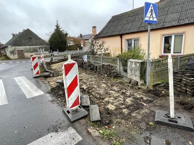 Rozpoczęto remont chodnika w miejscowości Królików - zdjęcie 1