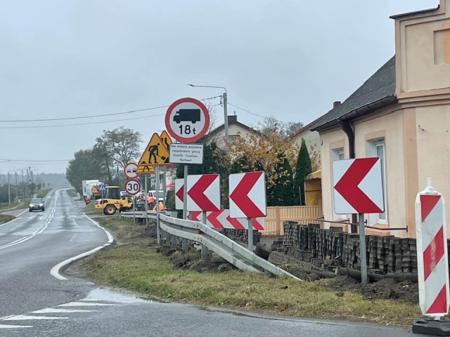 Rozpoczęto remont chodnika w miejscowości Królików - zdjęcie 2
